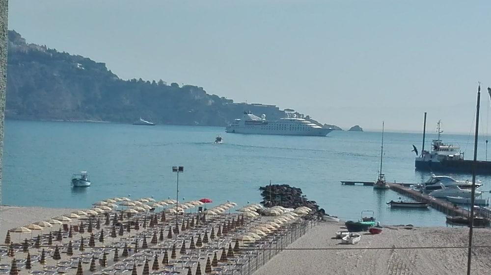 Kalaskiso' Giardini Naxos Exterior photo